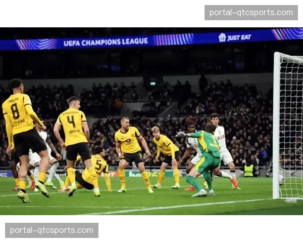 多特蒙德半场0-2落后莱比锡，鲍姆加特纳梅开二度主导比赛