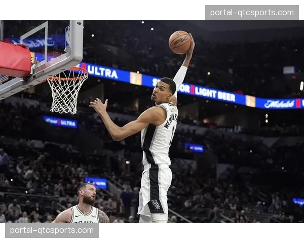 马刺110-107力克猛龙,文班亚马统治攻防两端 马刺110-107力克猛龙,文班亚马统治攻防两端