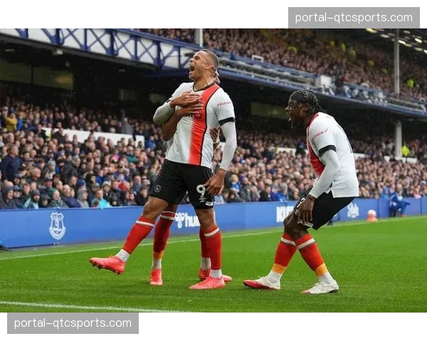 保级关键战：卢顿对阵伯恩利，价值六分的对决