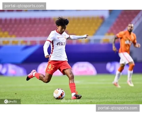 【2026年4月中超联赛·赛后·通讯从两连败到三连胜，通讯解析谢晖执教大连人队的战术转变